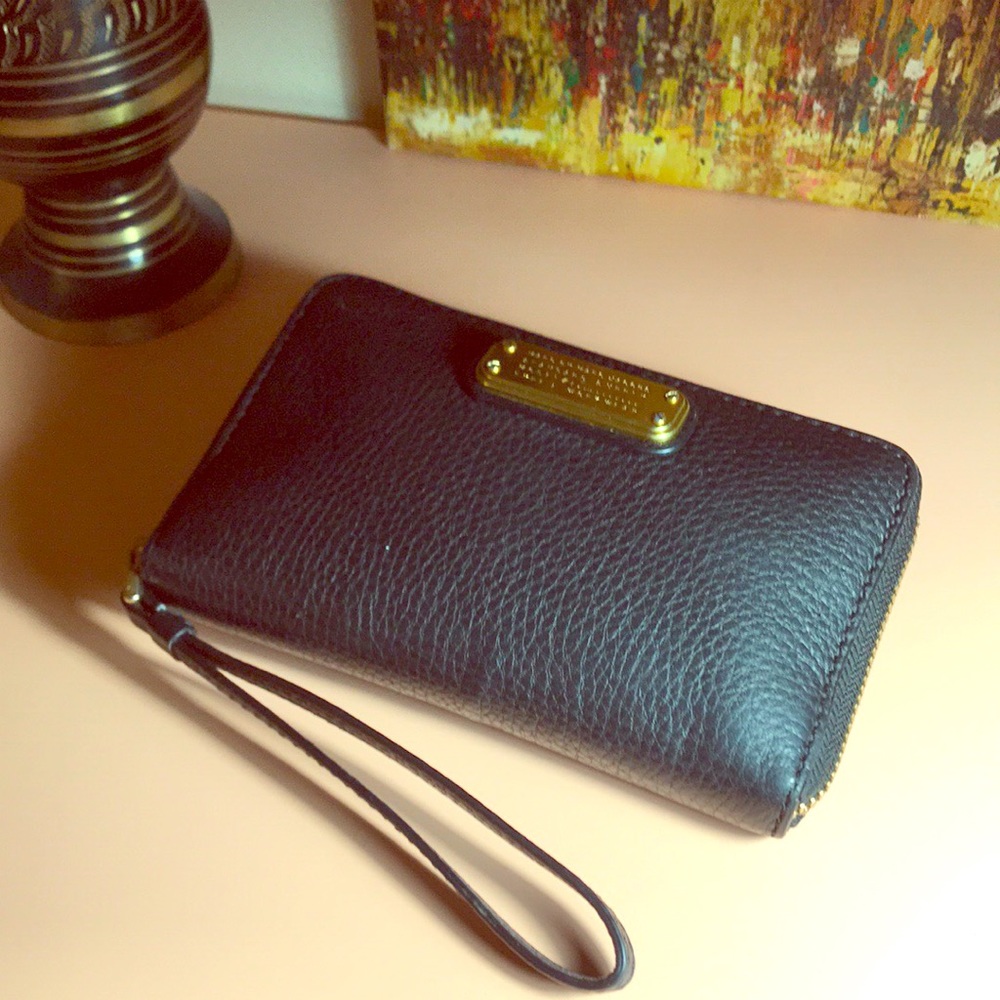 Marc Jacobs Q Wingman wristlet wallet